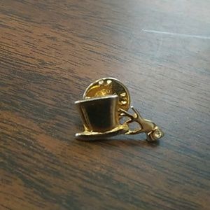 Top hat pin